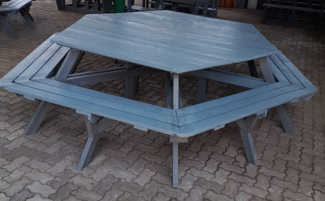 THE RECYCLED PLASTIC "HEXAGONAL" BENCH