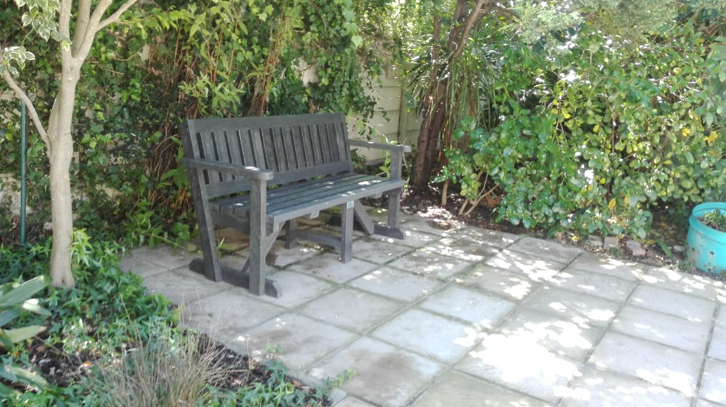 THE RECYCLED PLASTIC "KING SHAKA" HEAVY DUTY BENCH