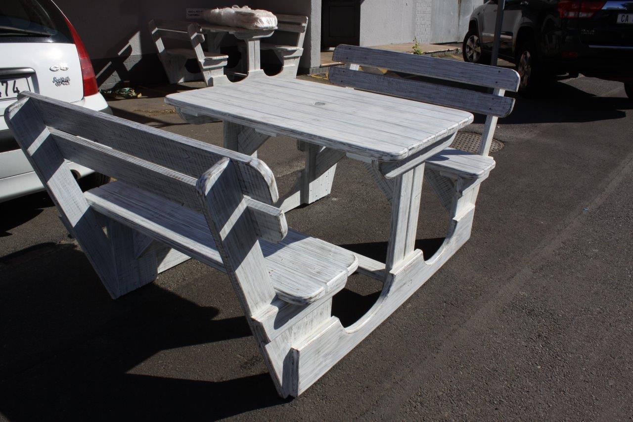 THE "HEAVY DUTY RHINO RANGE" CLASSIC WALK-IN BENCH (WIDER SEATS & TABLE TOP)