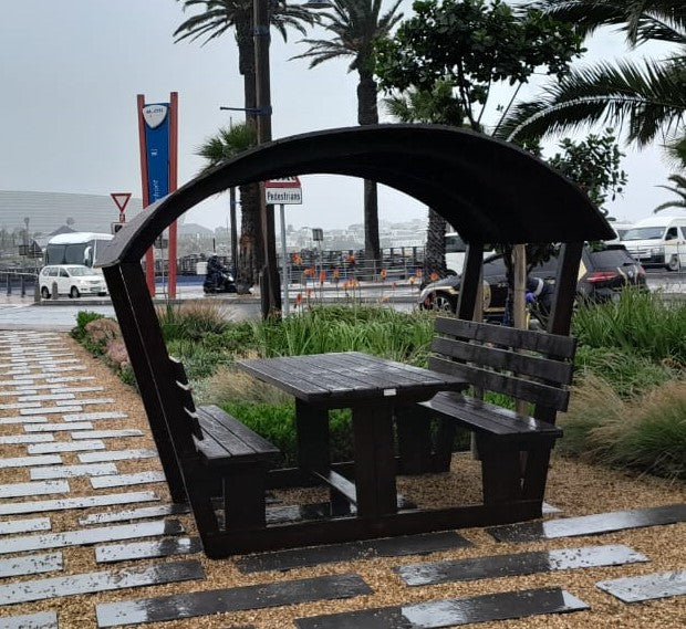 THE "BARNYARD" BENCH SET WITH CURVED ROOF