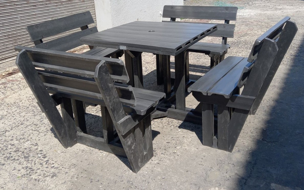 THE RECYCLED PLASTIC "MAGALIESBURG" BENCH